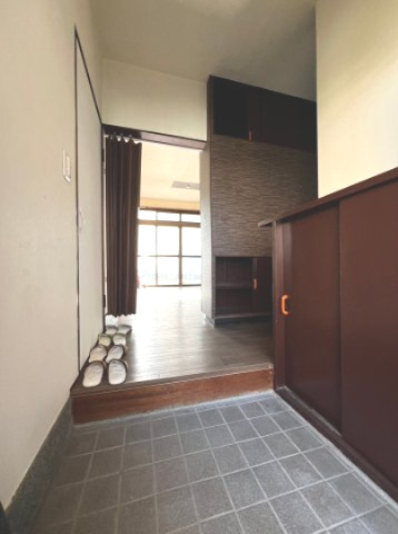 塩屋町字大谷戸建の玄関