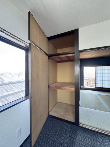 酒井マンションのその他|6帖洋室　収納
