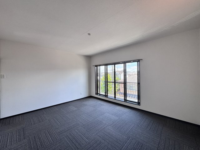 酒井マンションの和室|広々8帖洋室