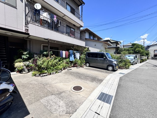 酒井マンションの駐車場