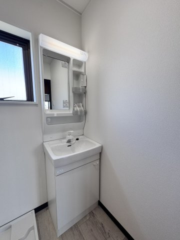 酒井マンションの独立洗面台|洗面台新品です