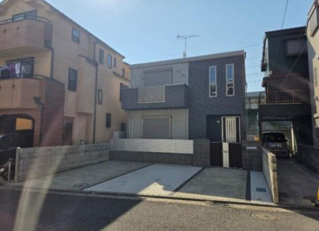 横浜市神奈川区三枚町 中古戸建て【仲介手数料無料】カースペース3台の外観