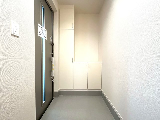 駿河区小黒二丁目　３期　新築戸建　全２棟　１号棟の玄関|2025/12/9撮影