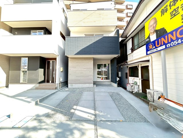 駿河区小黒二丁目　３期　新築戸建　全２棟　１号棟の駐車場|2025/12/9撮影