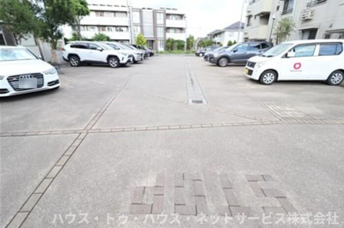 シティ　オブ　フレグランス　Ⅰの駐車場