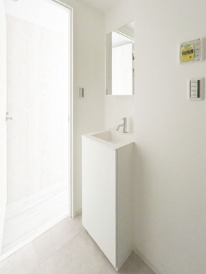 【独立洗面台】 | Claudia Takenotsuka