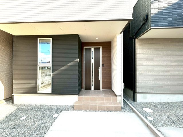 駿河区小黒二丁目　３期　新築戸建　全２棟　２号棟の玄関|2025/12/9撮影