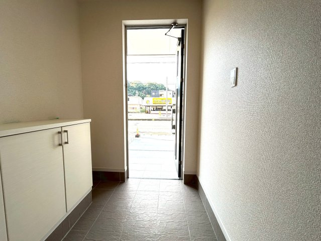 駿河区小黒二丁目　３期　新築戸建　全２棟　２号棟の玄関|2025/12/9撮影