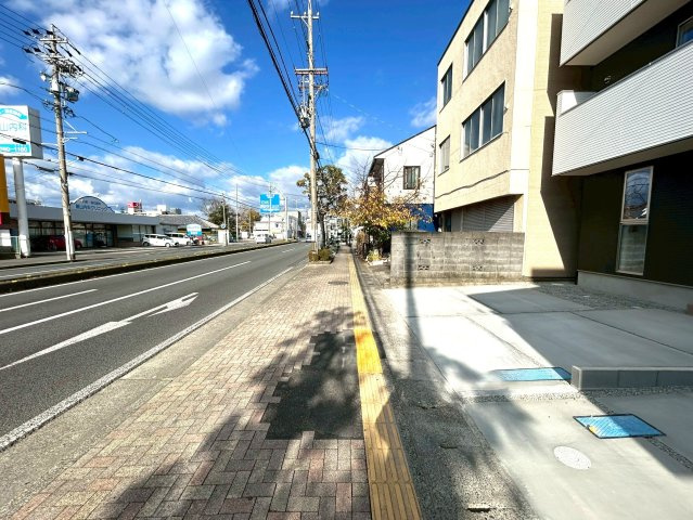 駿河区小黒二丁目　３期　新築戸建　全２棟　２号棟の前面道路含む現地写真|2025/12/9撮影