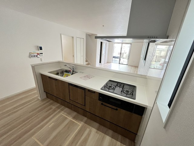 【キッチン】 | 福岡市城南区長尾4丁目2期　2号棟（全4棟）【仲介手数料無料・0円】 | 現地写真。