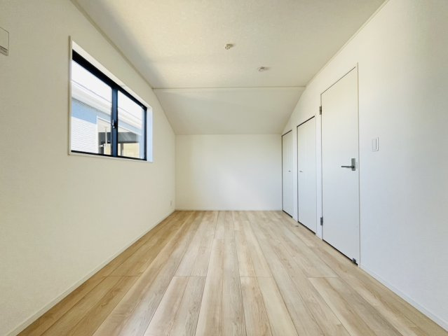 東海市富貴ノ台3-123『仲介手数料無料』新築戸建ての洋室