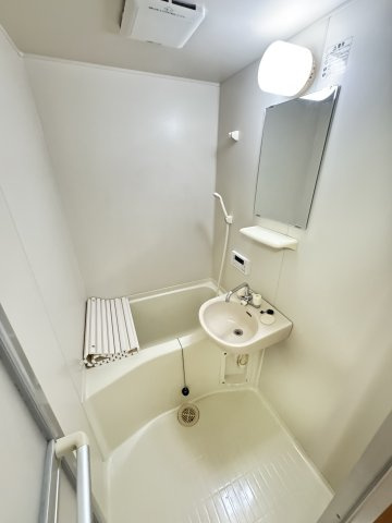 メゾネットKSの浴室