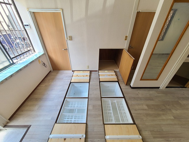 飯原町貸家の設備|★１階ダイニングに床下収納を設置しています★