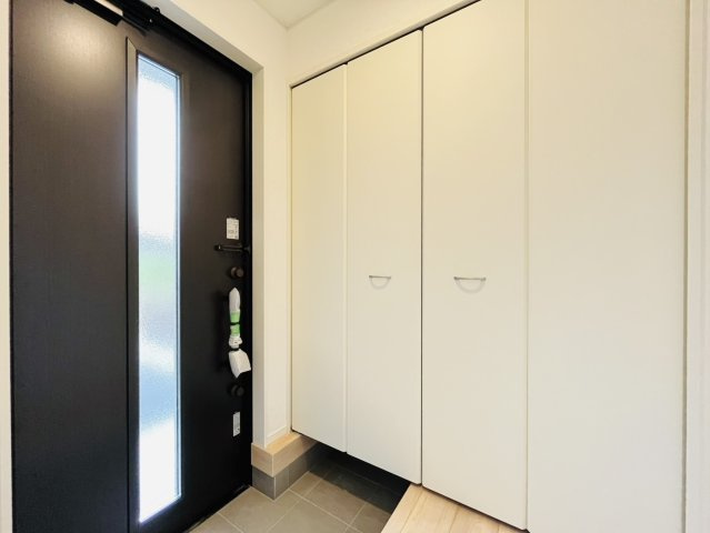 東海市富貴ノ台3-123『仲介手数料無料』新築戸建ての玄関