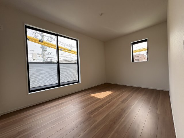 【寝室】 | 福岡市城南区長尾4丁目2期　3号棟（全4棟）【仲介手数料無料・0円】 | 現地写真。2階主寝室です。