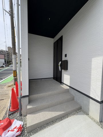 【玄関】 | 福岡市城南区長尾4丁目2期　3号棟（全4棟）【仲介手数料無料・0円】 | 現地写真。