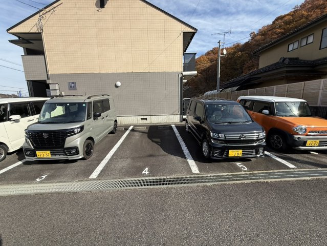 ヴェルフォレストの駐車場