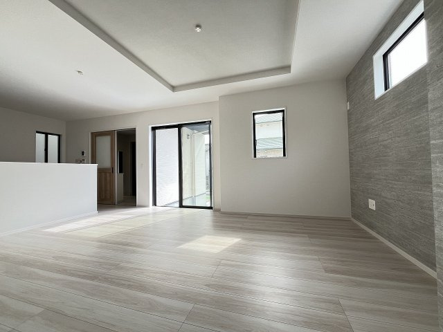 【居間・リビング】 | 福岡市城南区長尾4丁目2期　4号棟（全4棟）【仲介手数料無料・0円】 | 現地写真。