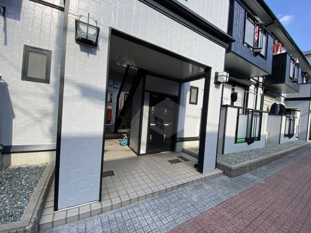 サンビレッジ・なかもりE棟のエントランス