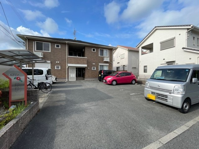 葛城市長尾のアパートの駐車場