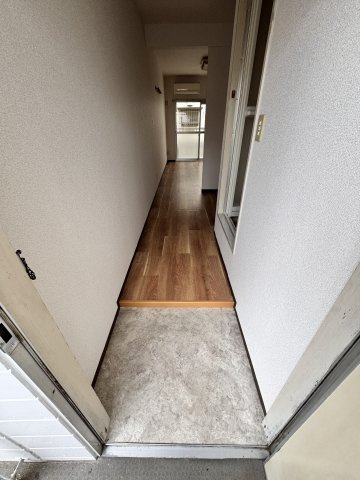 ホワイトハイツの玄関