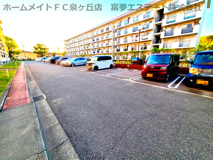 泉北宮山台団地3号棟の駐車場