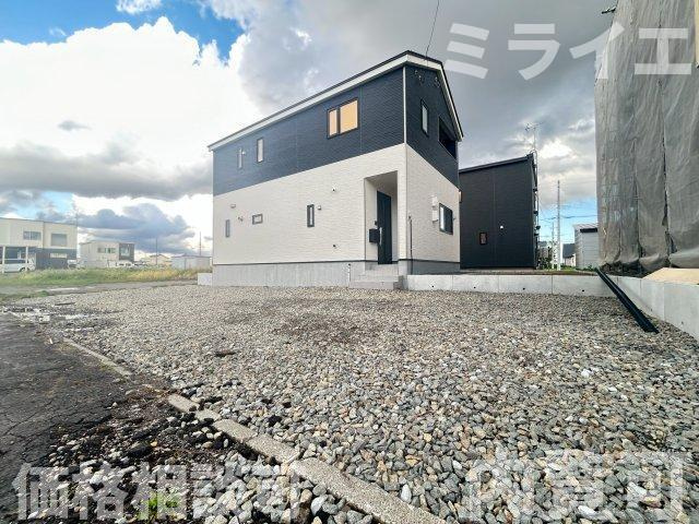 【新築戸建】岩見沢市上幌向南2条8丁目2棟の駐車場|駐車4台以上可