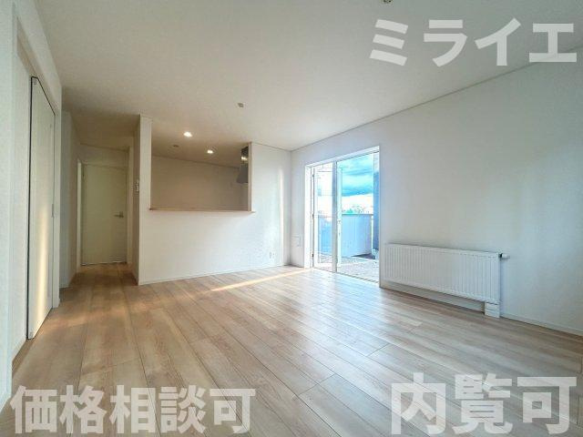 【新築戸建】岩見沢市上幌向南2条8丁目2棟の居間・リビング|【仲介手数料無料】【価格相談可能】【内覧可能】です。