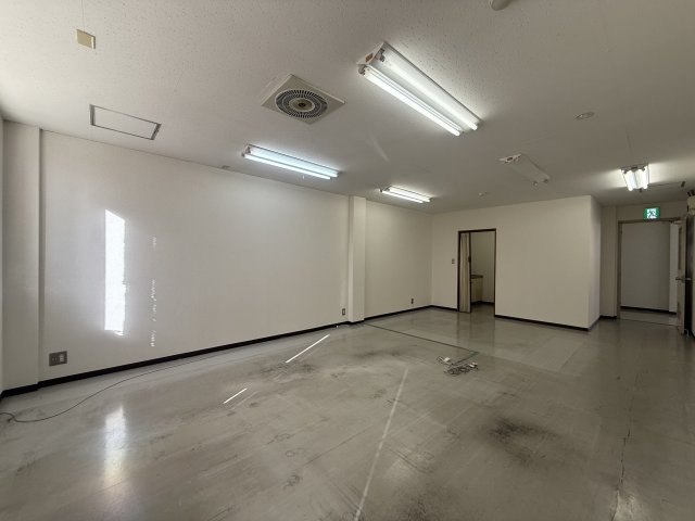横清ビル2F事務所の内装