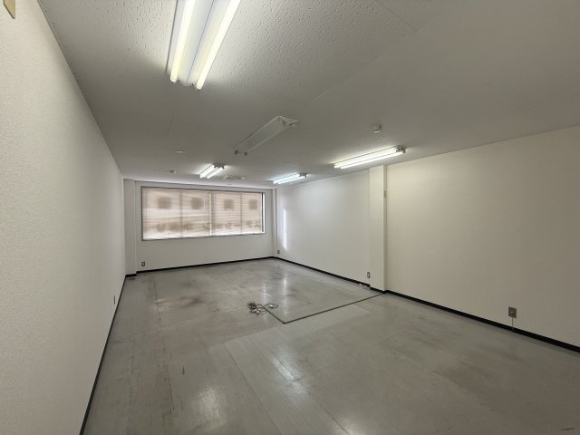 横清ビル2F事務所の内装