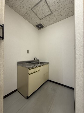 横清ビル2F事務所のキッチン