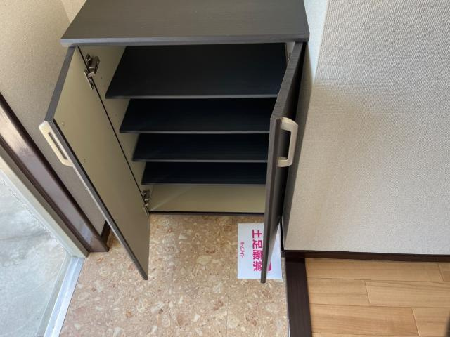 ＭＩＯ　ＢＬＤ（ミオ　ビル）の玄関|下駄箱
