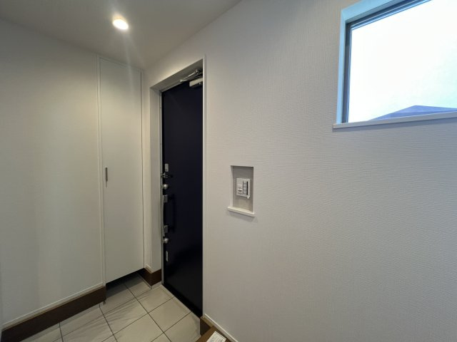 誰しもが羨む住所。それは、「七里ガ浜」。そんな魔法の言葉もアナタのもの【鎌倉市七里ガ浜２丁目】リフォームの玄関|毎日通る玄関はこちらです