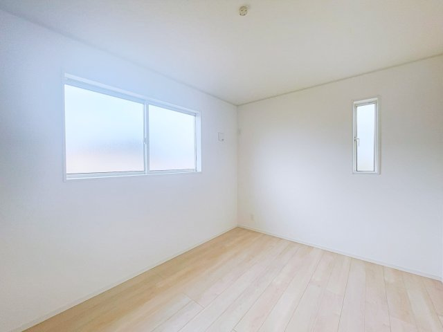 新築戸建・建売　深谷市武蔵野　CRADLE GARDEN　全3棟の洋室|2面採光で陽射しがたっぷり差し込む明るい洋室です！