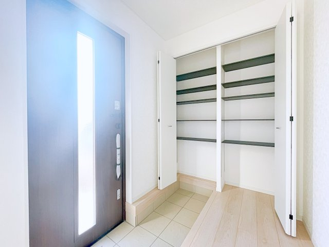 新築戸建・建売　深谷市武蔵野　CRADLE GARDEN　全3棟の収納|可動棚付きなので物の大きさによって高さを変えられるので便利！