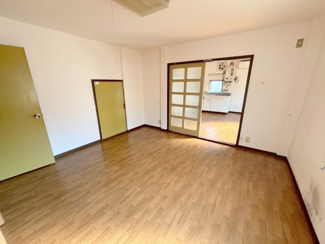 双和ビルの洋室