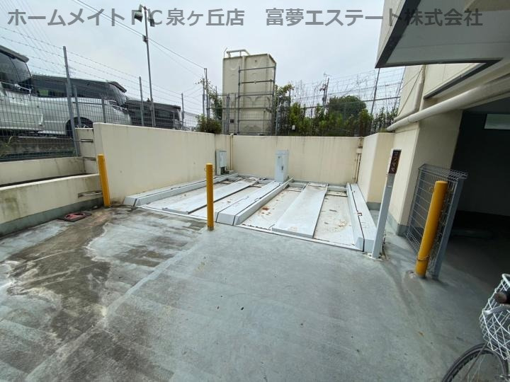 グローリオス堀上の駐車場
