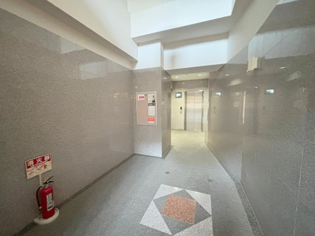 エクセレント上新17のロビー