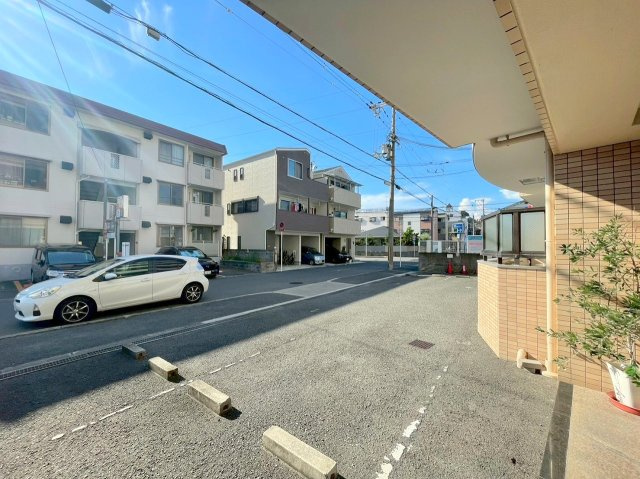 メゾンラメールの駐車場