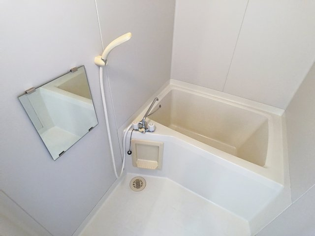 スクールCの浴室