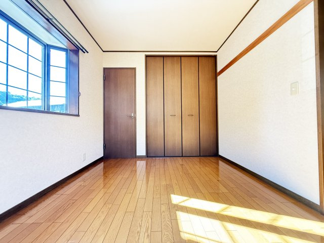 孕西町貸家の洋室