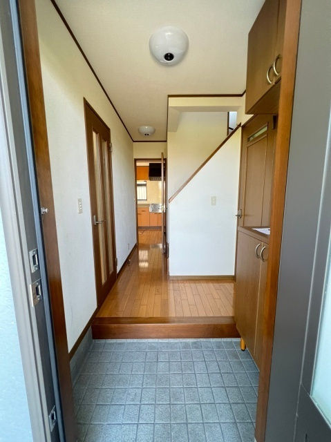 孕西町貸家の玄関