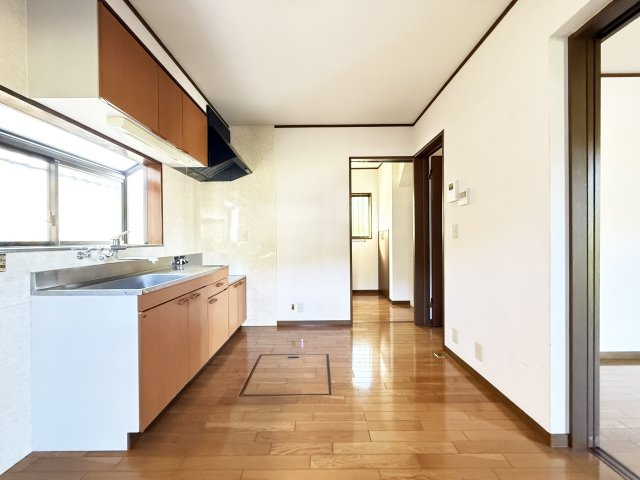 孕西町貸家の居間・リビング