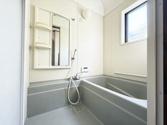 孕西町貸家の浴室