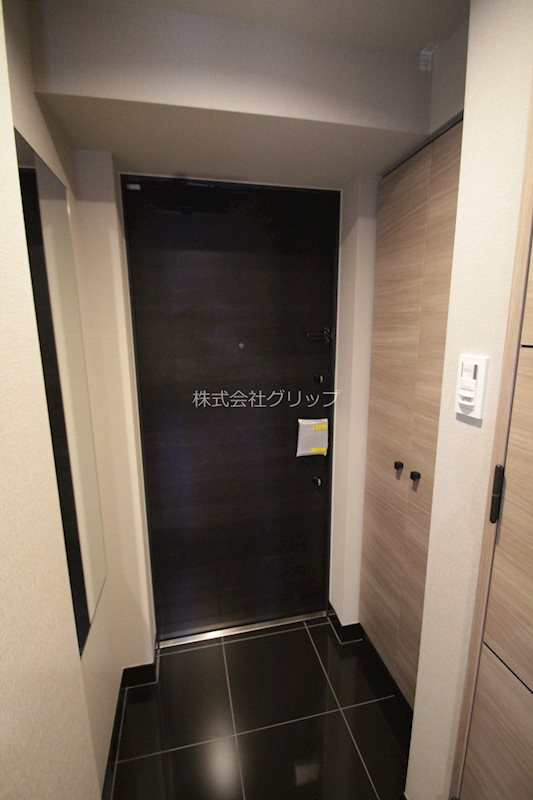 Le'a横濱阪東橋弐番館の玄関