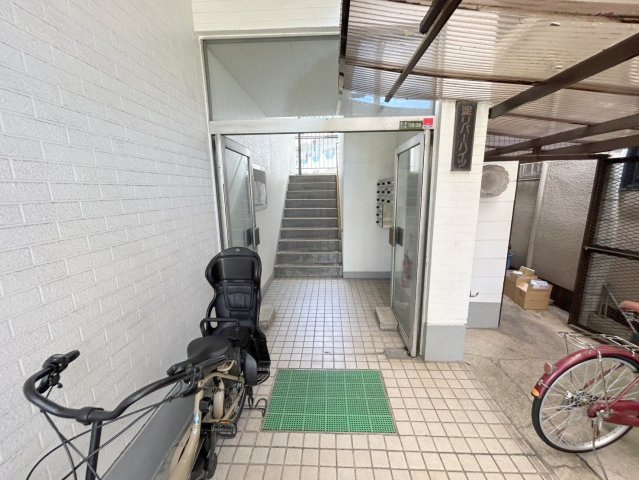 淀リバーハイツのエントランス