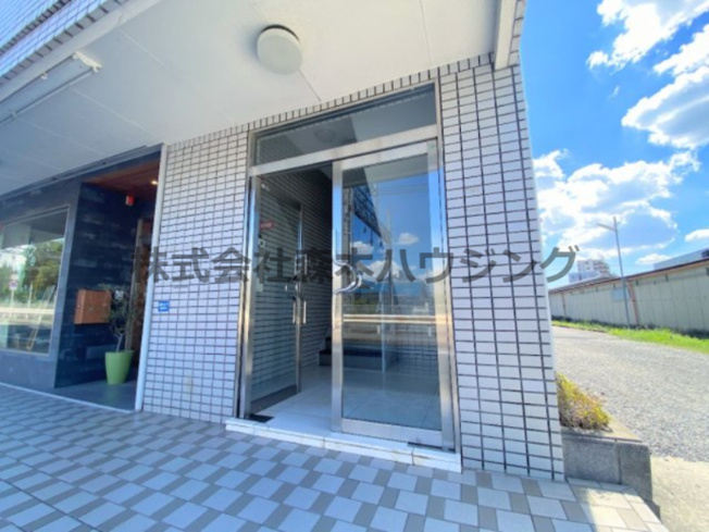【エントランス】 | 　ウエストコート | 落ち着いたエントランスです