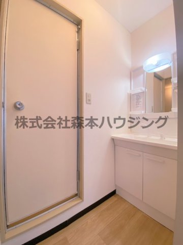 【洗面所】 | 　ウエストコート | 忙しい朝には欠かせない洗面所です