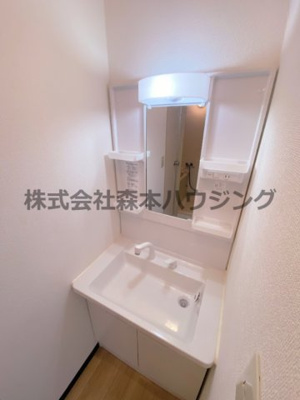【独立洗面台】 | 　ウエストコート | 独立洗面台あり、毎朝おしゃれに忙しい女性の方におすすめです