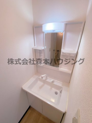 【独立洗面台】 | 　ウエストコート | 独立洗面台あり、毎朝おしゃれに忙しい女性の方におすすめです